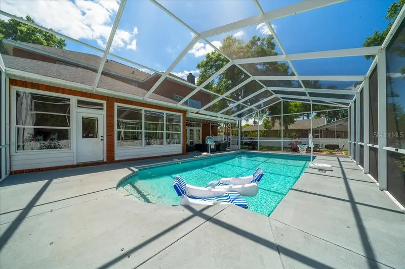 2411 Se 27th St, FL
