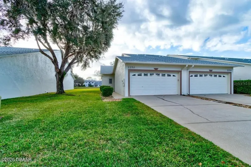 2250 Candlewood Ln E, FL