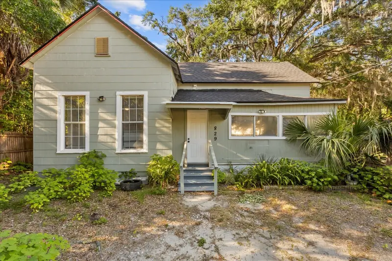 829 Ne 3rd St, FL