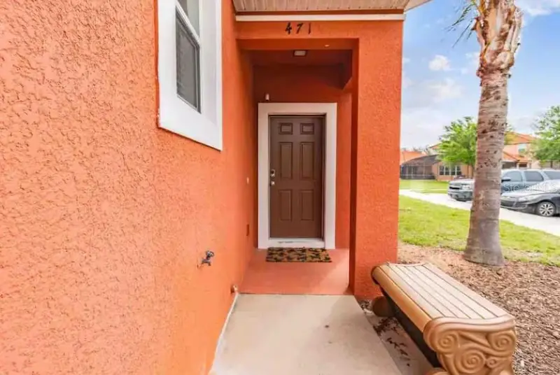 471 Las Fuentes Dr, FL