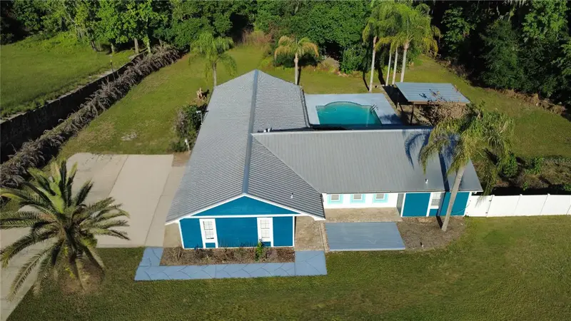 245 Country Circle Dr E, FL