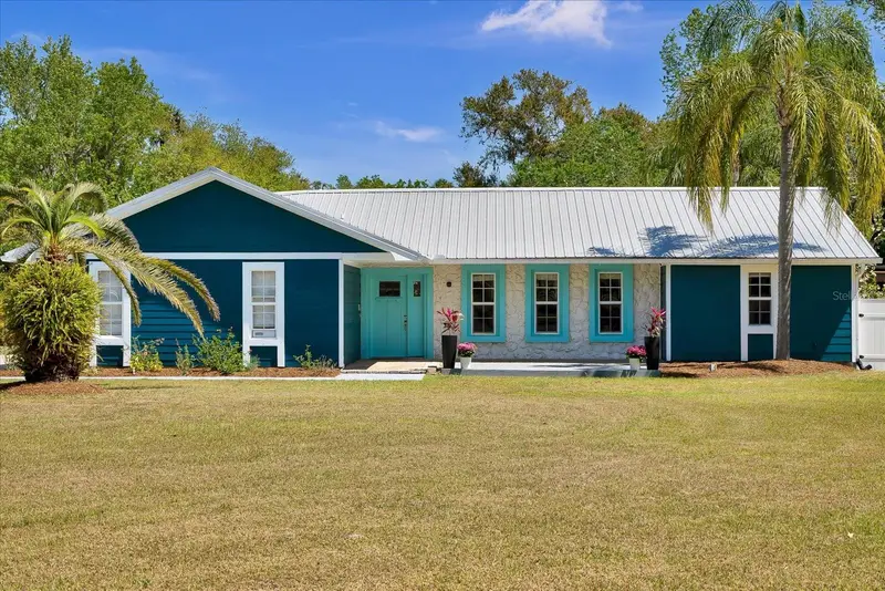 245 Country Circle Dr E, FL