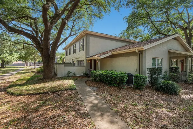 6322 Treetop Cir, FL