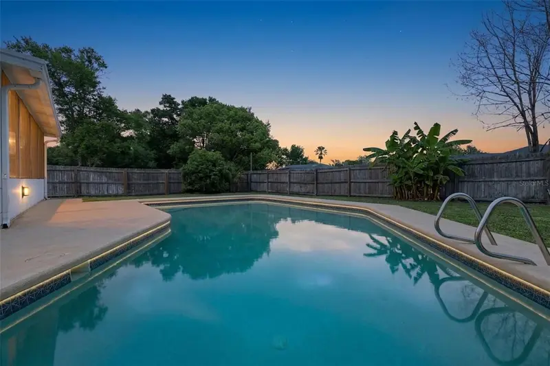 102 N Silver Cluster Ct, FL