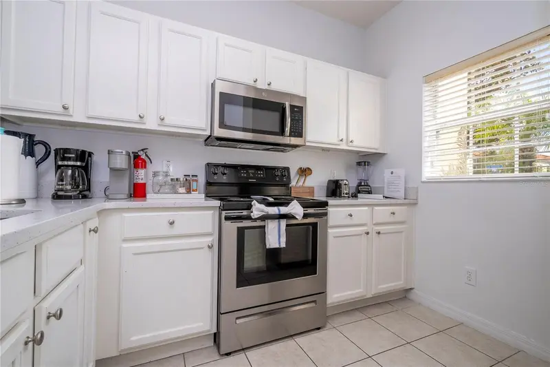 1120 Las Fuentes Dr, FL