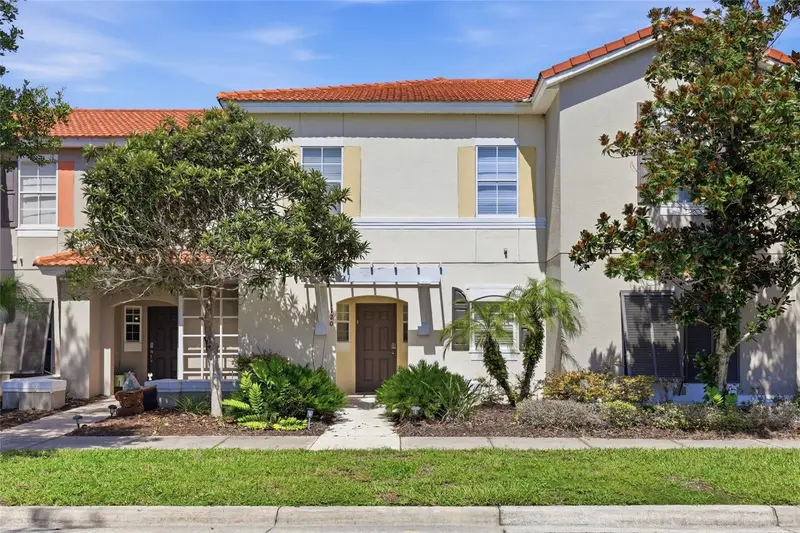 1120 Las Fuentes Dr, FL