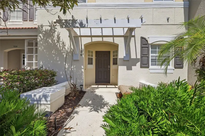 1120 Las Fuentes Dr, FL