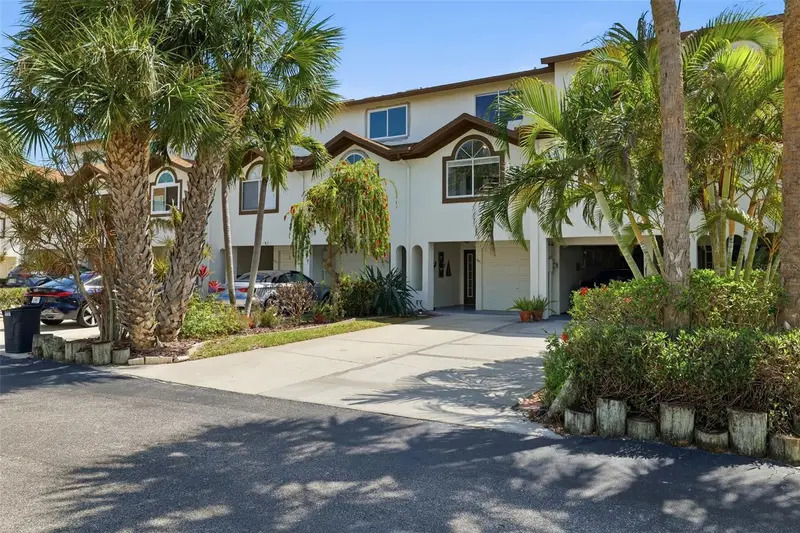 381 Madeira Cir, FL