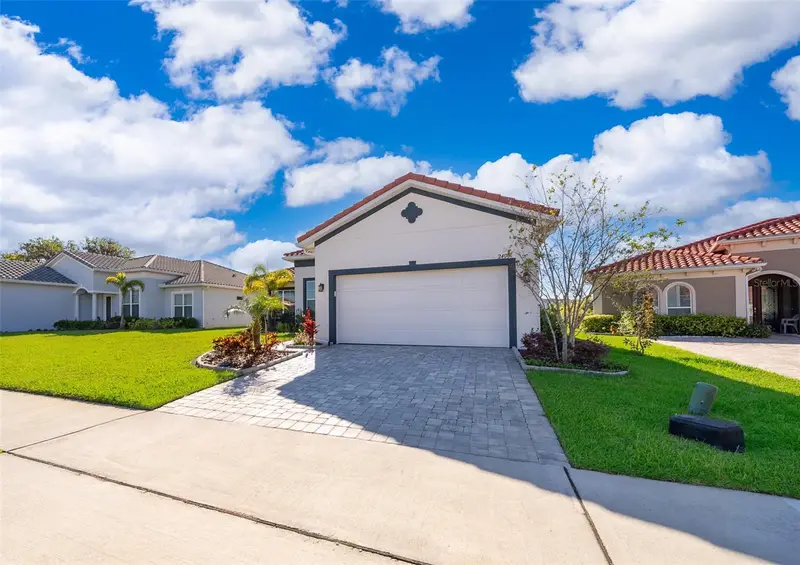 2400 Symphony Cir, FL