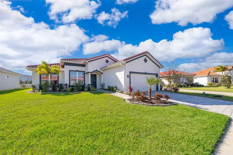 2400 Symphony Cir, FL