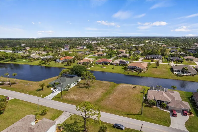 805 Rotonda Cir, FL