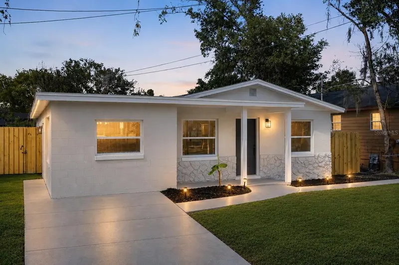 1304 W 16th St, FL