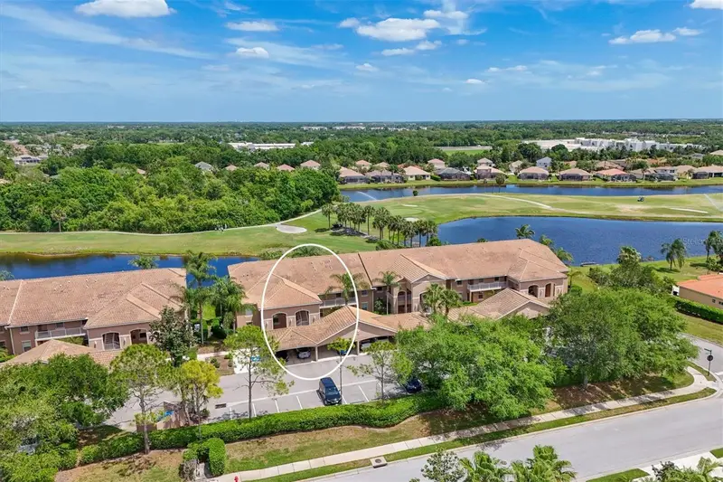 1011 Fairwaycove Ln #202, FL