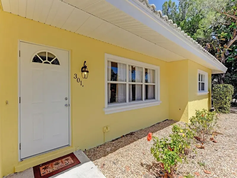 301 Avenida Madera #B, FL