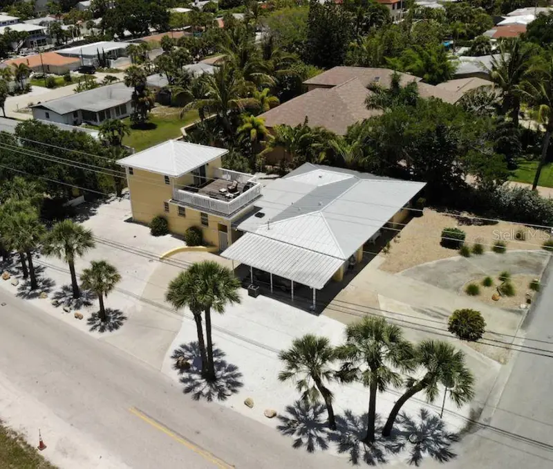 301 Avenida Madera #B, FL