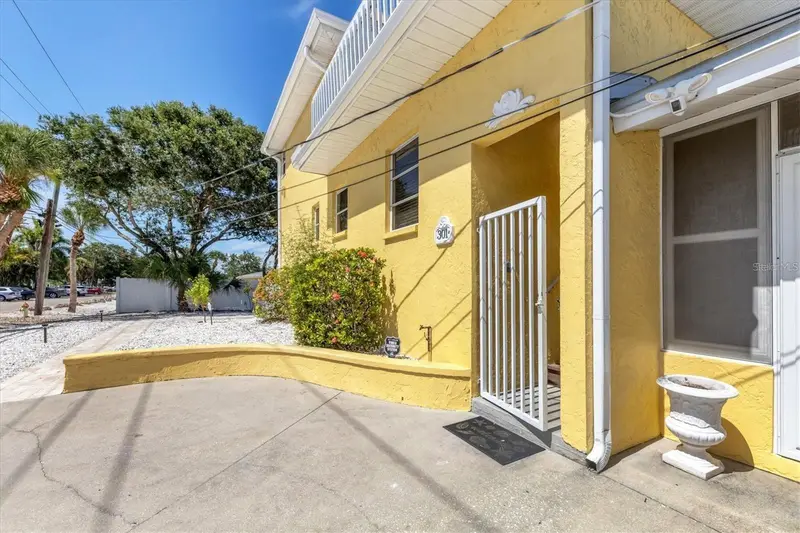 301 Avenida Madera #A, FL