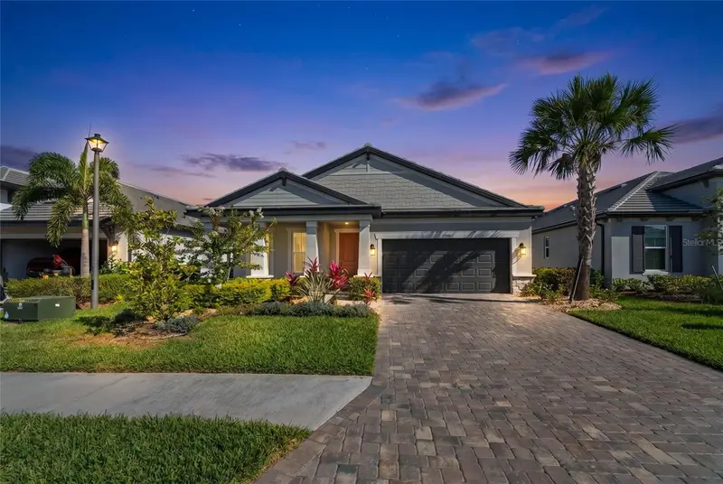 17526 Savory Mist Cir, FL