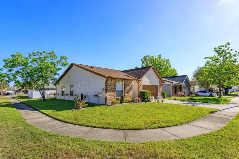 601 Oak Manor Cir, FL