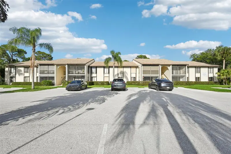 1575 Sw Silver Pine Way #F2, FL