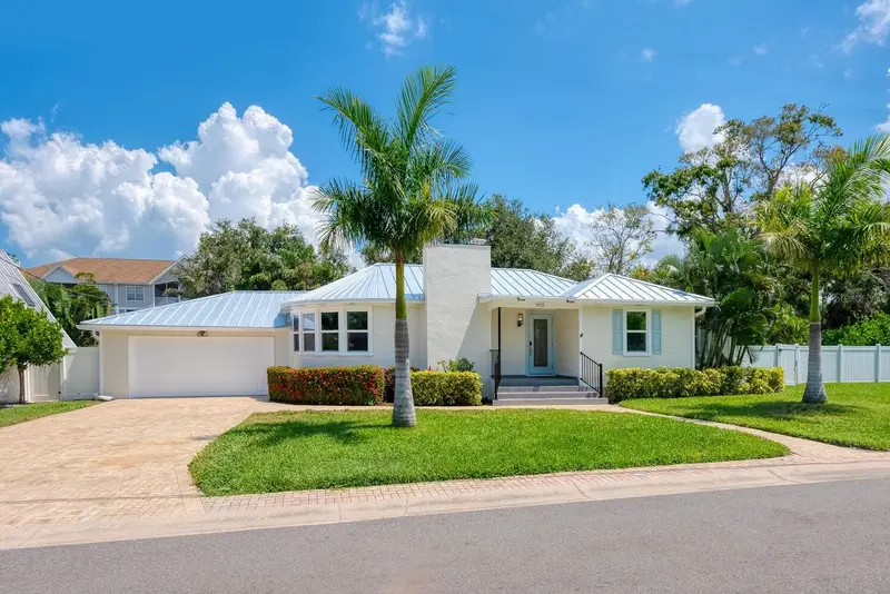 1931 High Point Cir, FL