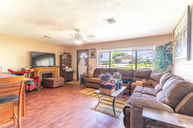 305 Cloverleaf Rd, FL
