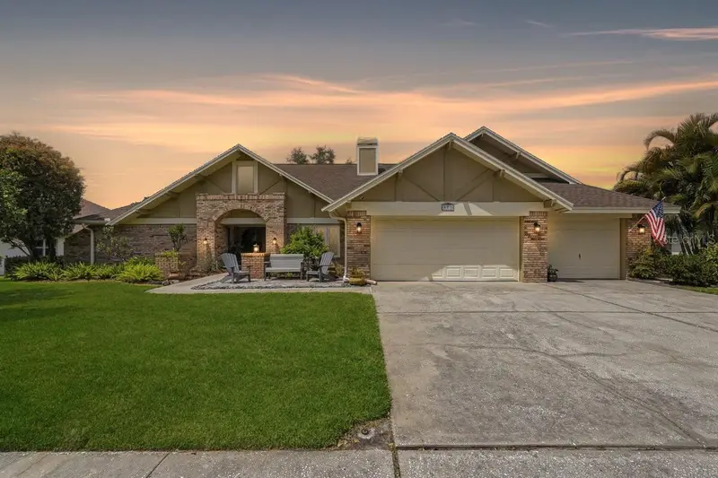 325 Sheffield Cir W, FL