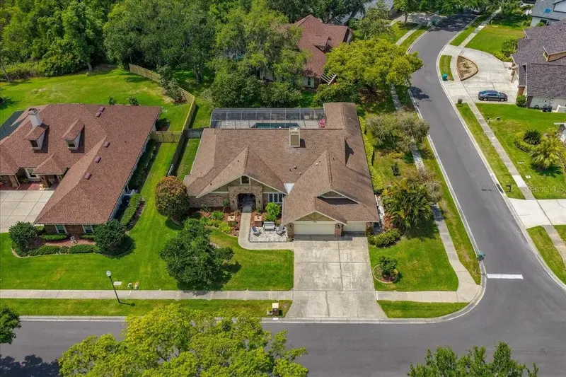 325 Sheffield Cir W, FL