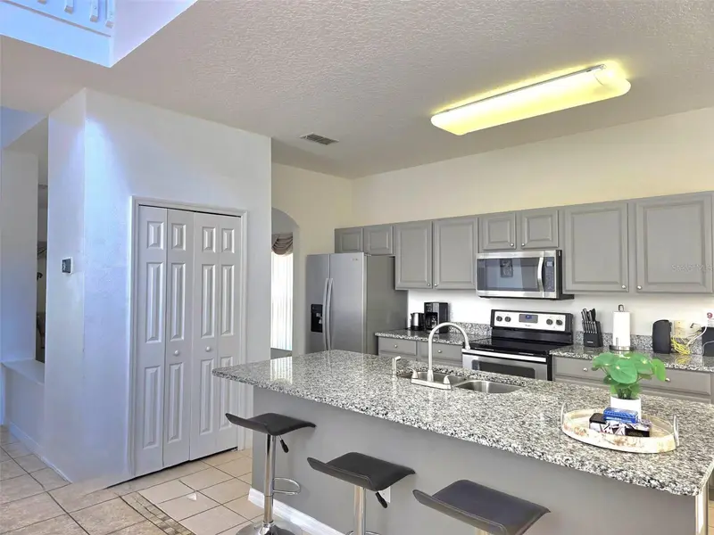 1027 Balmoral Dr, FL