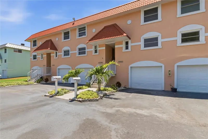 12482 Capri Cir N, FL