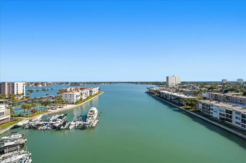 7300 Sun Island Dr S #905, FL