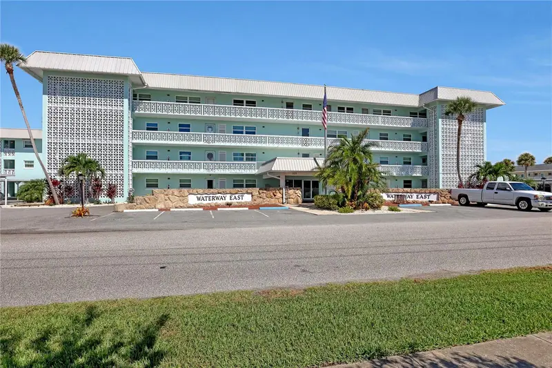 325 Causeway, FL
