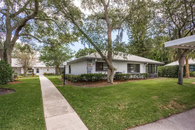 2713 Countryside Blvd #108, FL