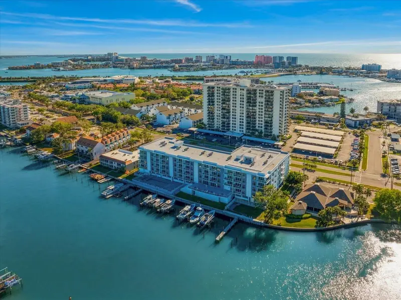 125 Island Way #402, FL