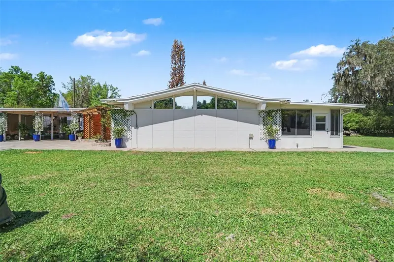 2207 Poinsettia Ln, FL