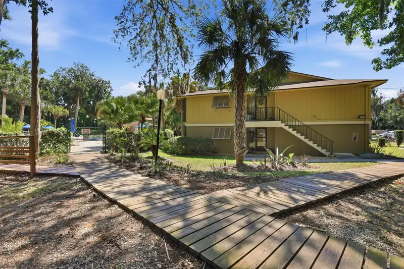 120 Hibiscus Woods Ct #6c, FL