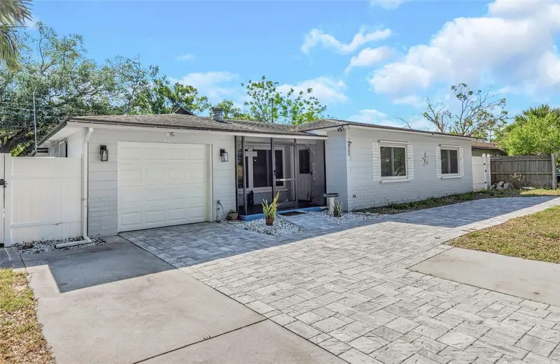 2025 Temple Ter, FL