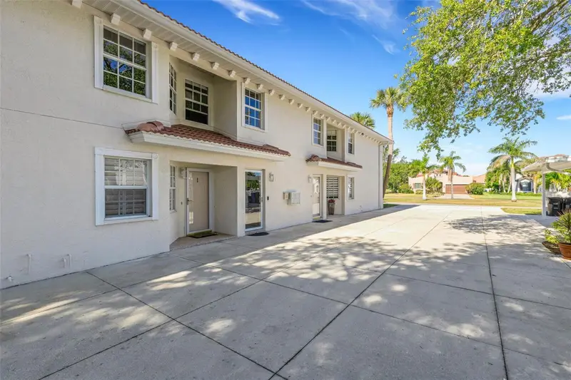 528 W Venice Ave ## 1, FL