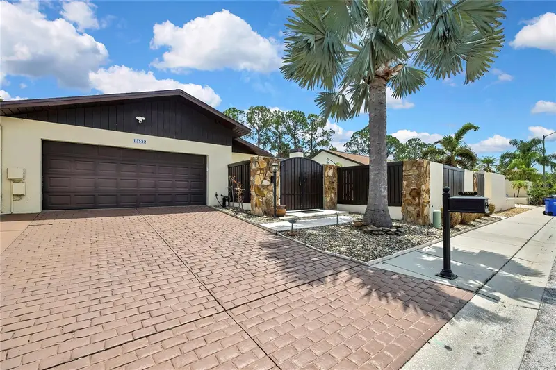 13522 Avista Dr, FL