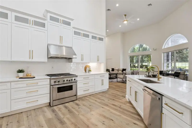 6943 Se 12th Cir, FL