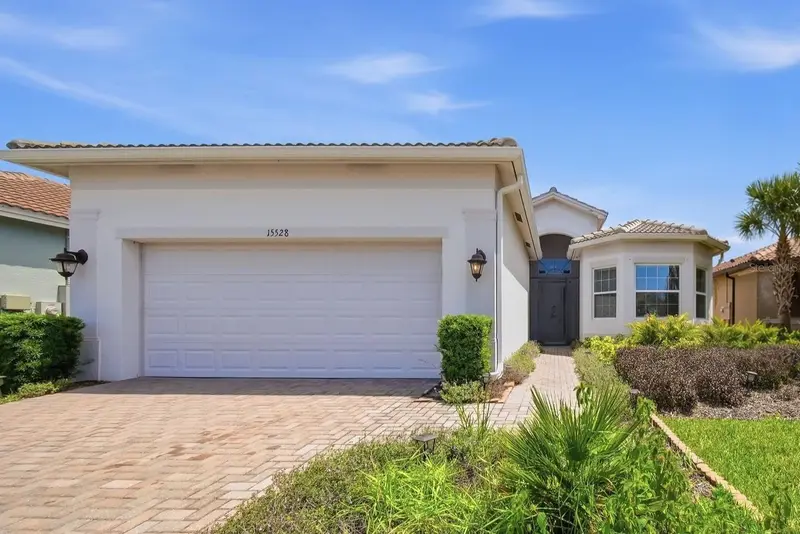 15528 Corona Del Mar Dr, FL