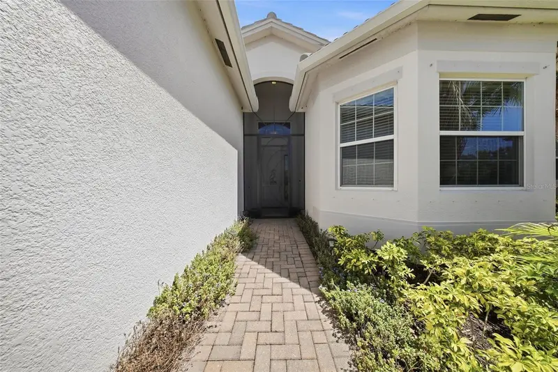 15528 Corona Del Mar Dr, FL
