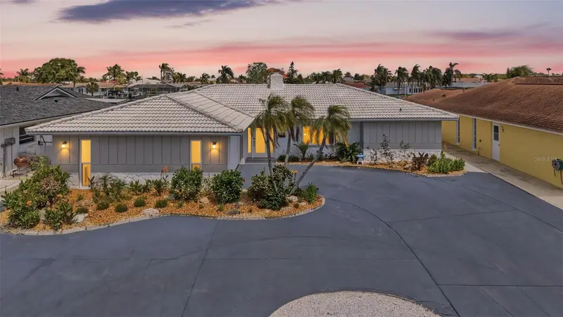 5040 Galleon Ct, FL