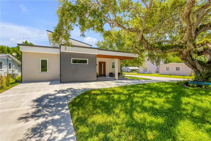 3211 Saxon Dr, FL
