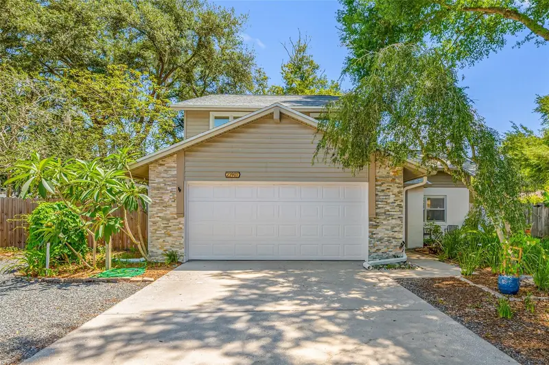 23907 Lake Bark Ct, FL
