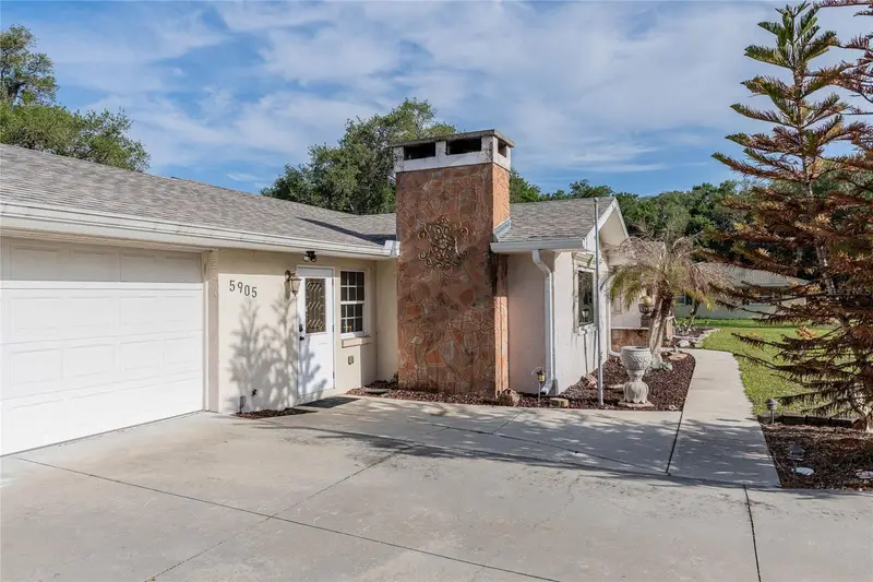 5905 Whispering Pines Rd, FL