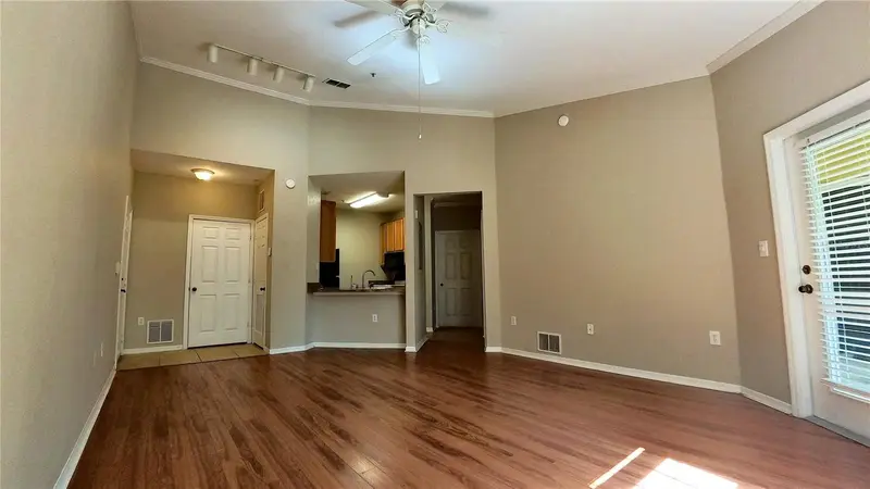10017 Courtney Palms Blvd #304, FL