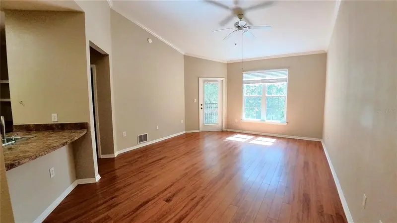 10017 Courtney Palms Blvd #304, FL