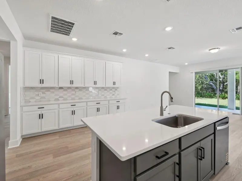 120 Foresthaven St, FL