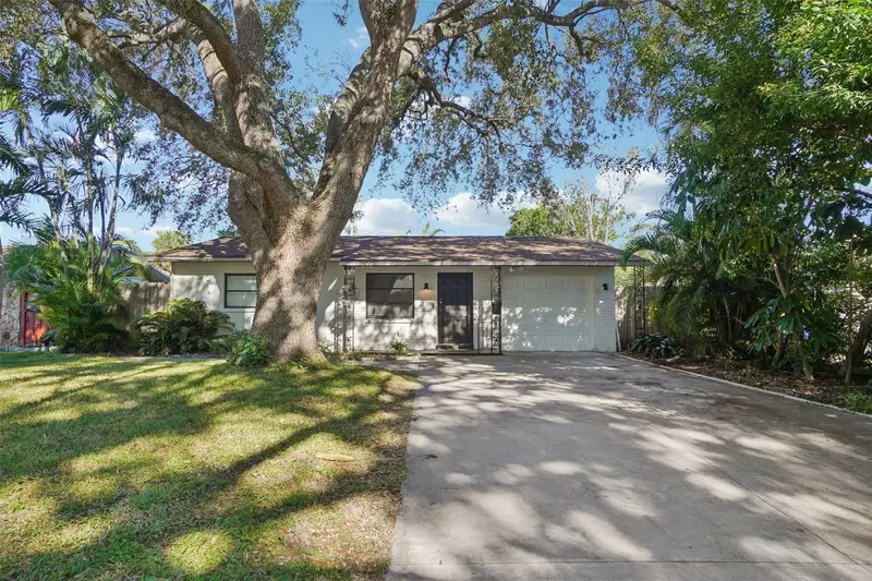 162 Se Lincoln Cir N, FL