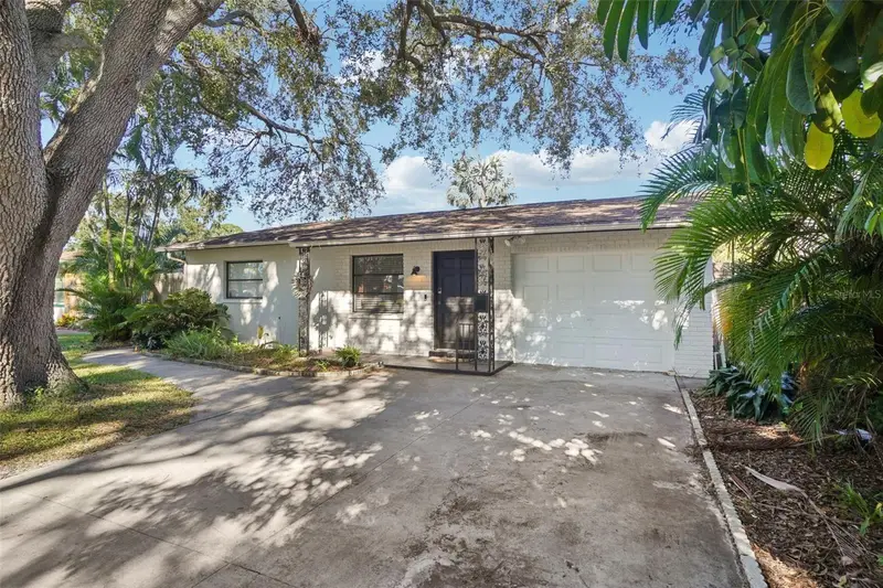162 Se Lincoln Cir N, FL